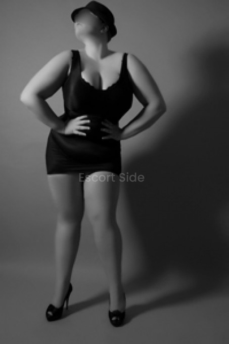 PORNOFILM MED MODNE KVINDER DINNER DATE ESCORT Piger der får pik massagepiger kbh