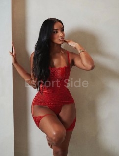 BACK IN DK CURVY LATINA BRENDA SØBORG