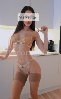   Alis Petitte🌹 Too hot to touch ❤️‍🔥