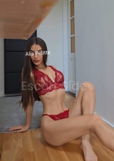   Alis Petitte🌹 Too hot to touch ❤️‍🔥 