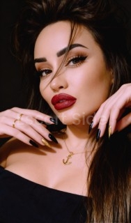  SQUIRTER DOMINA ! PARTY GIRL