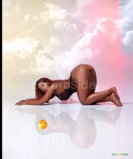 Laura ❤️❄️now in Odense ready to meet you 👅❤️