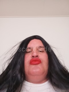 Jeg er en dejlig Ladyboy ,men jeg er ikke gennemført 