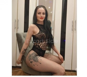 Brunette girl in Copenhagen ❤️ party girl 