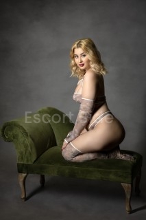  My name is Bianca, I'm from Spain and I'm 24 years old, I'm a blonde with green eyes and a warm smile... I'm also a party girl to spend a good time together