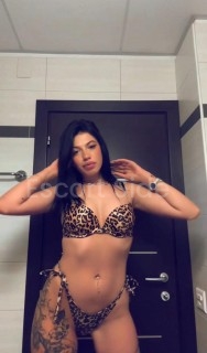 Hello, my name is Alice. I weigh 60 kg and I am 1.70 m tall, slim.