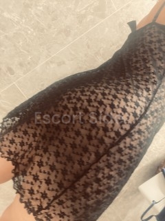 Adele Hot and Discreet 